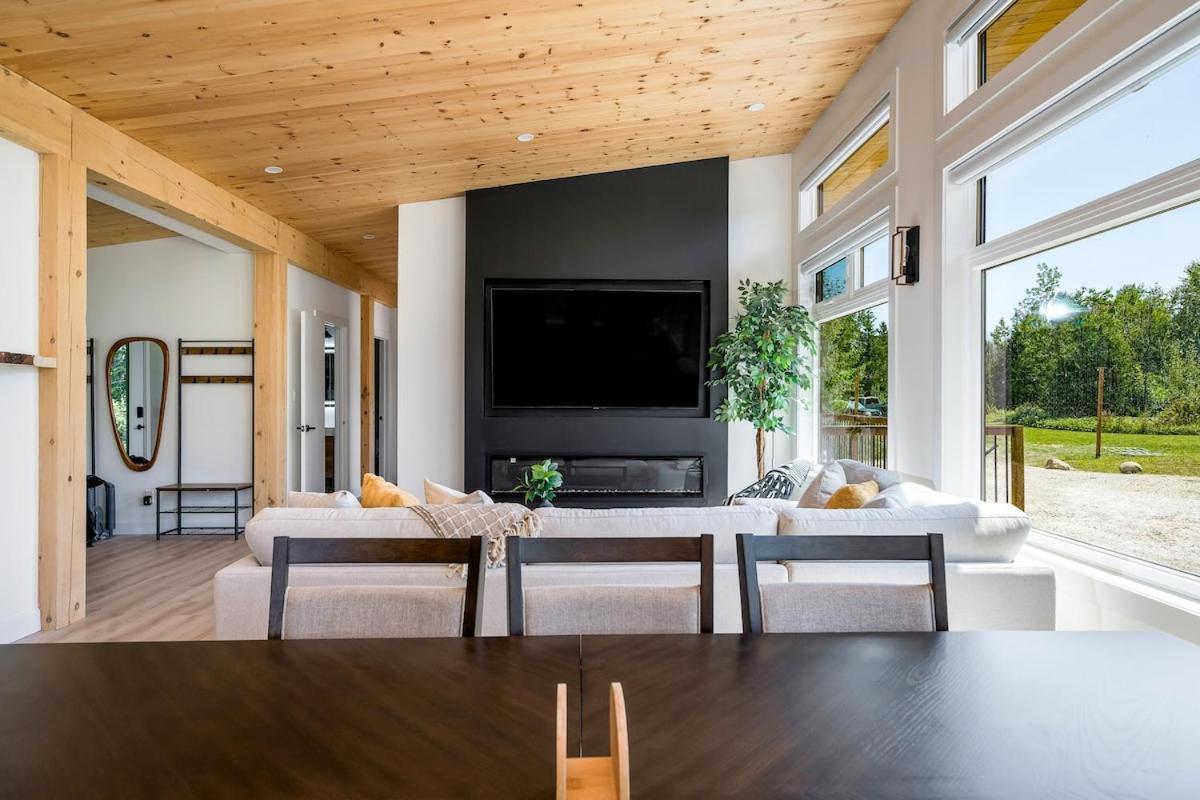 Naturskoen With Mountain Views & Hot Tub Chalet Collingwood