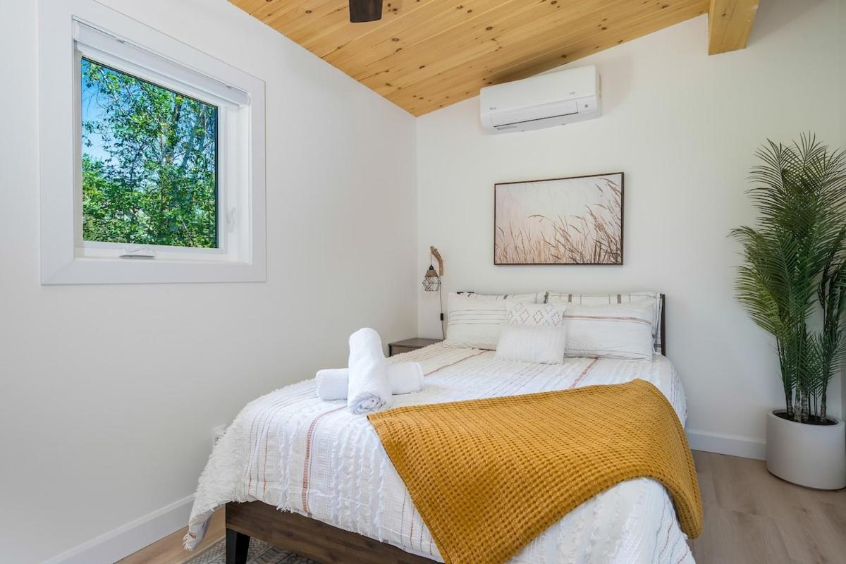 Naturskoen With Mountain Views & Hot Tub Chalet