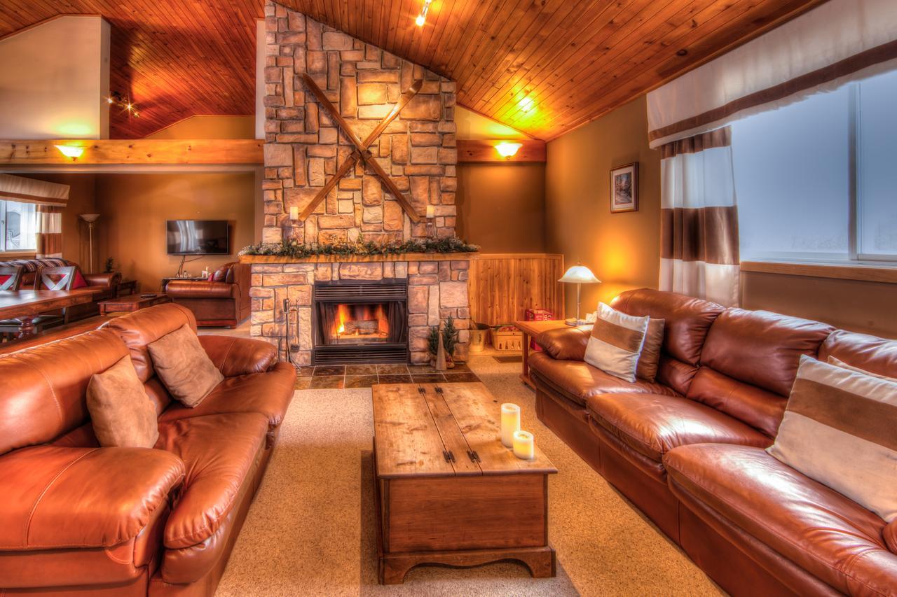 5 Bed Blue Mountain With Hot Tub #159 - Sleeps 14 * Collingwood