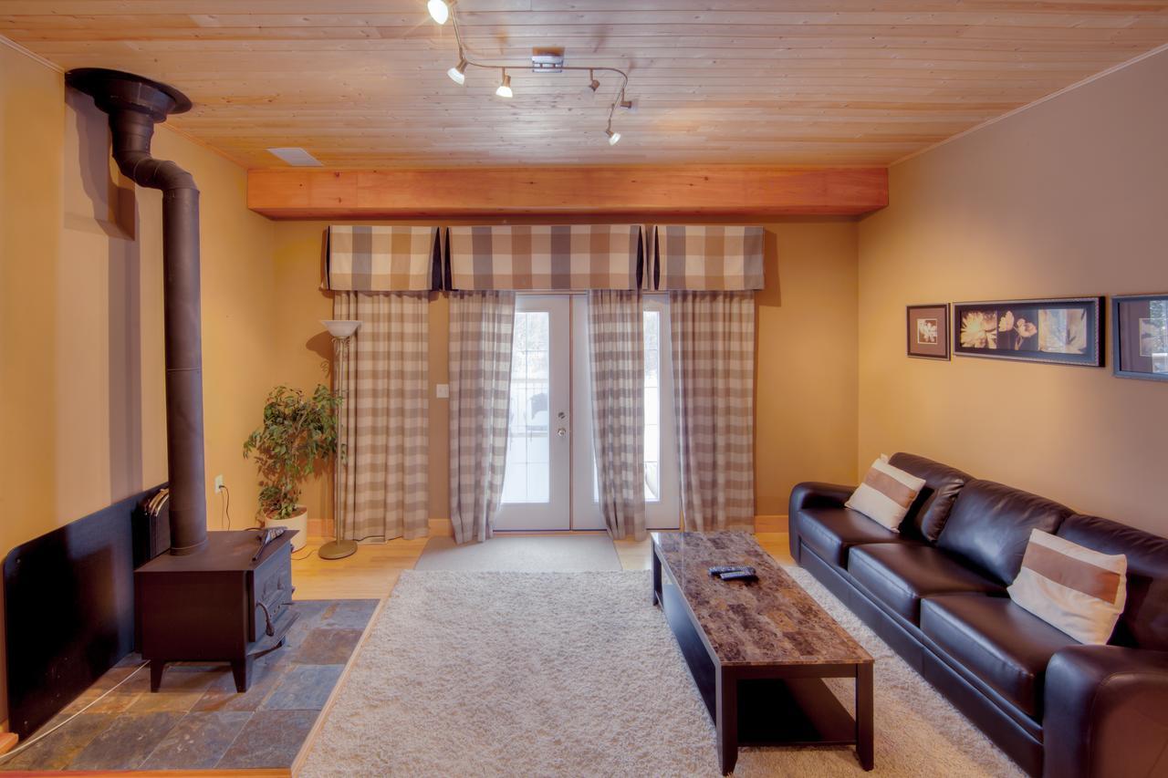 5 Bed Blue Mountain With Hot Tub #159 - Sleeps 14 * Collingwood