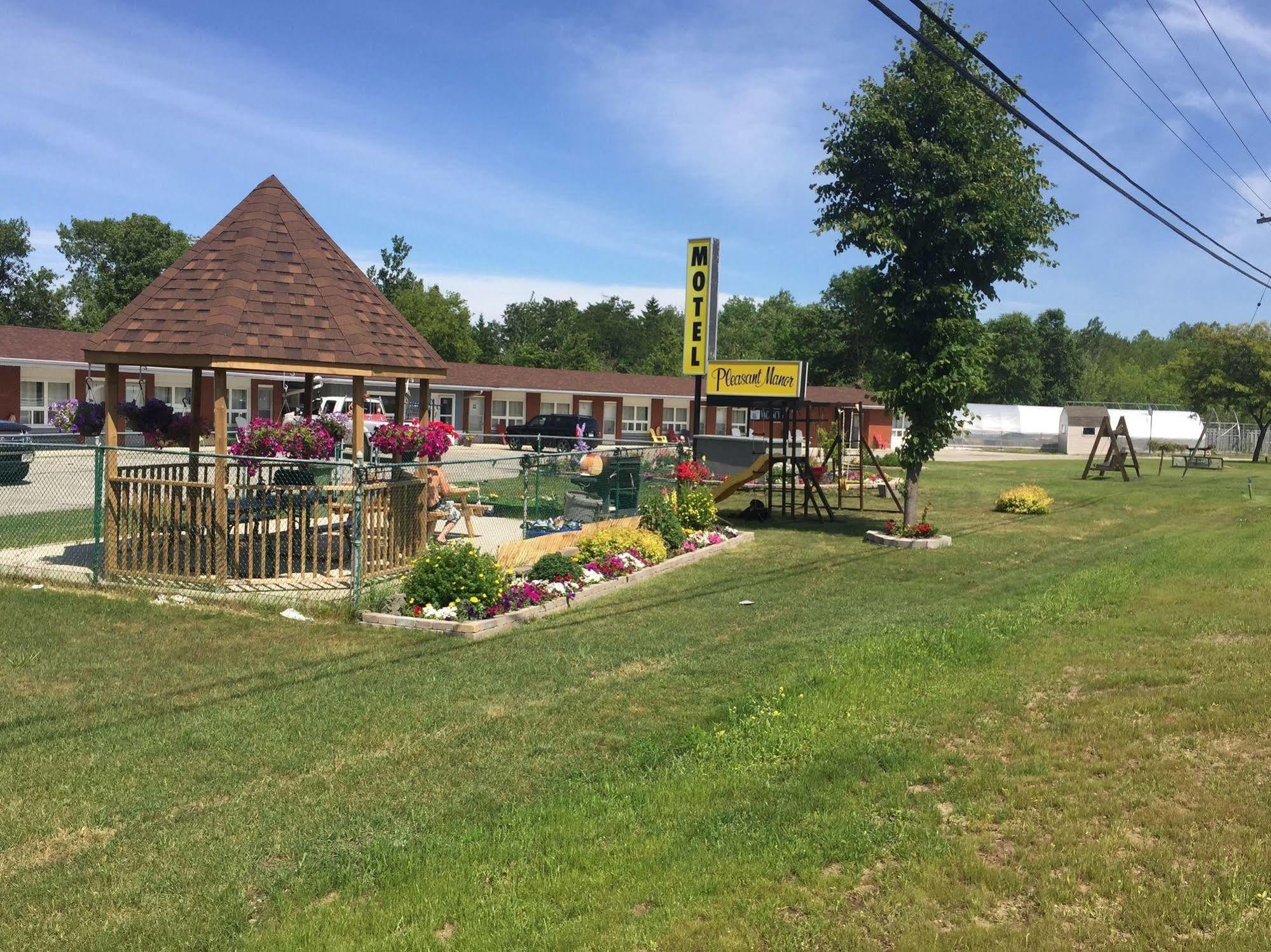 Motel Pleasant Manor